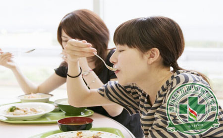 牛皮癣患者吃饭也要讲究方法